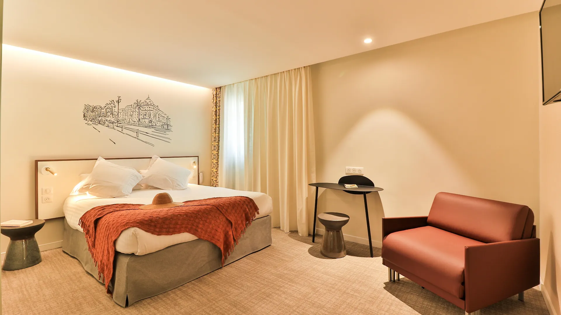 Hotel Du Pin Nice Port 3*,